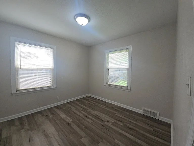 1011 Blakley Dr — Photo 12