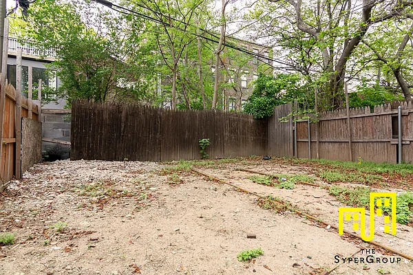 Rented by The Syper Group | media 19