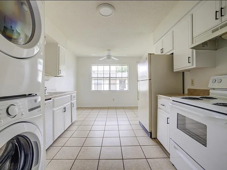 1717 E Lindsey St — Photo 20