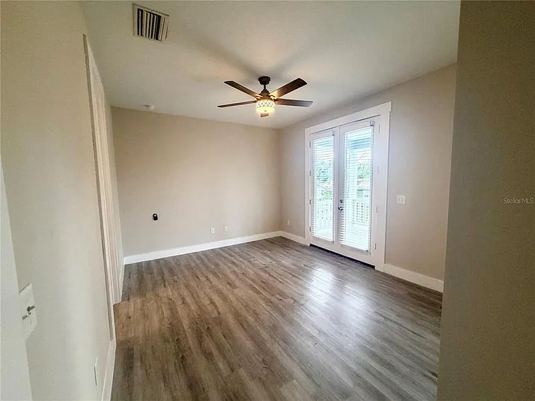 2125 W Saint Joseph St — Photo 23