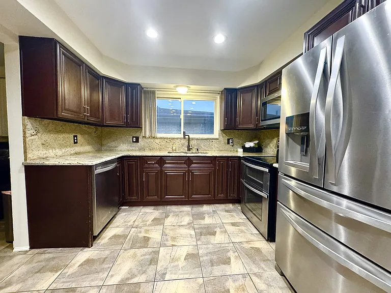 2868 Groves Dr — Photo 29