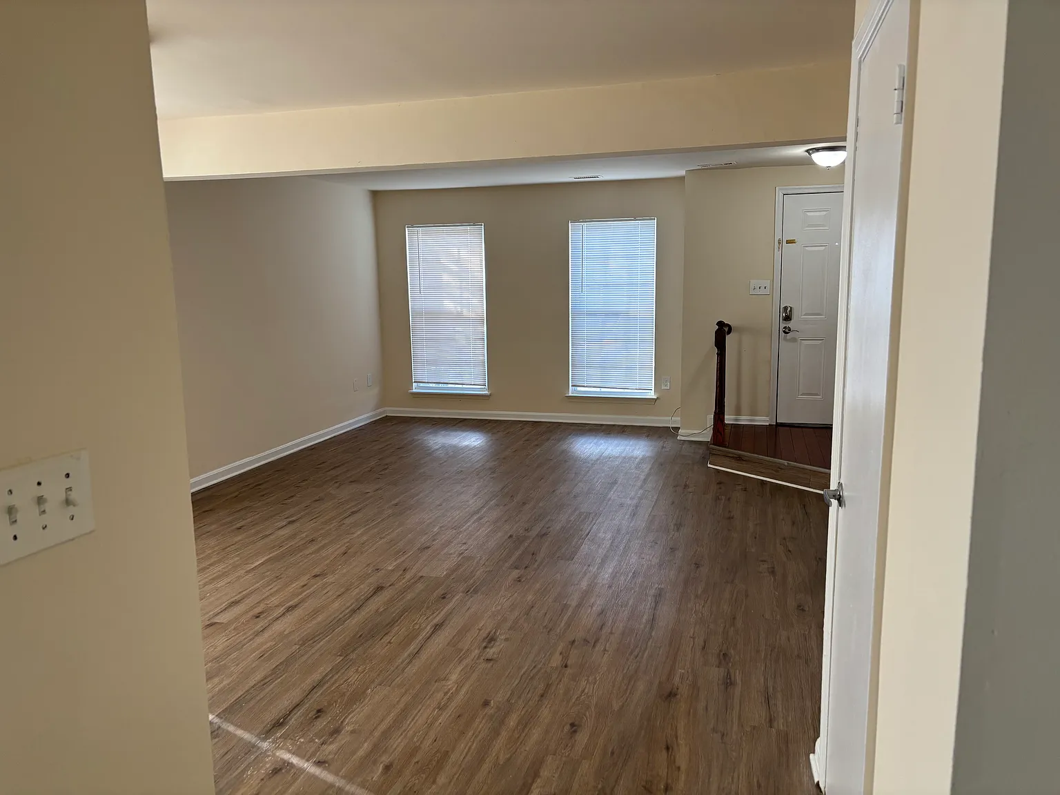 4 bed, 2.5 bath, 1360 sqft, $3,600 — Photo 4