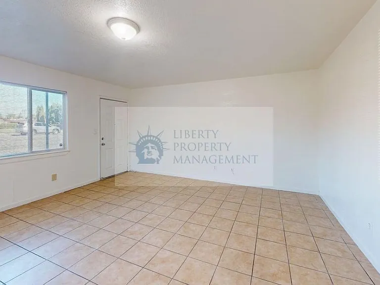 963 E H St #13 — Photo 4