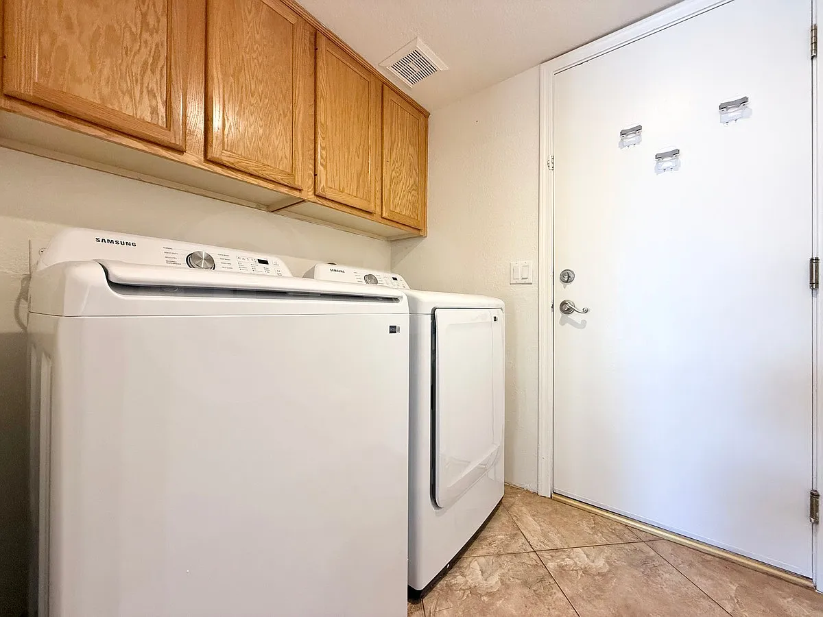 4 bed, 3.0 bath, 2026 sqft, $2,499 — Photo 2