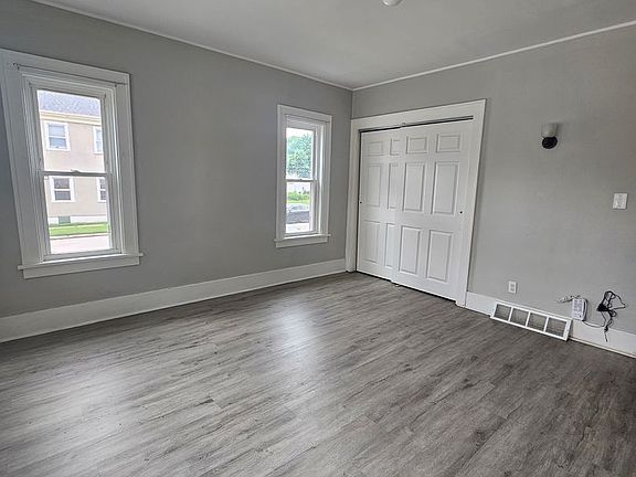 3rd image of 2042-2046 W 4th St #6