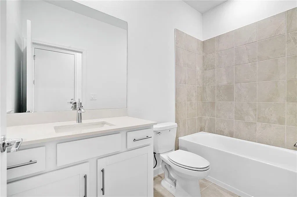 4 bed, 3.0 bath, 1933 sqft, $3,400 — Photo 4