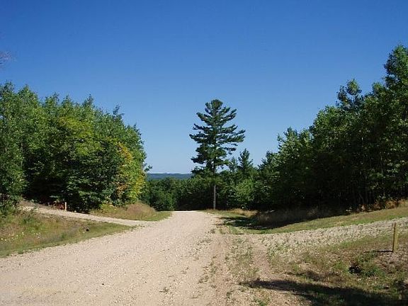 4th image of Wildwood Rd