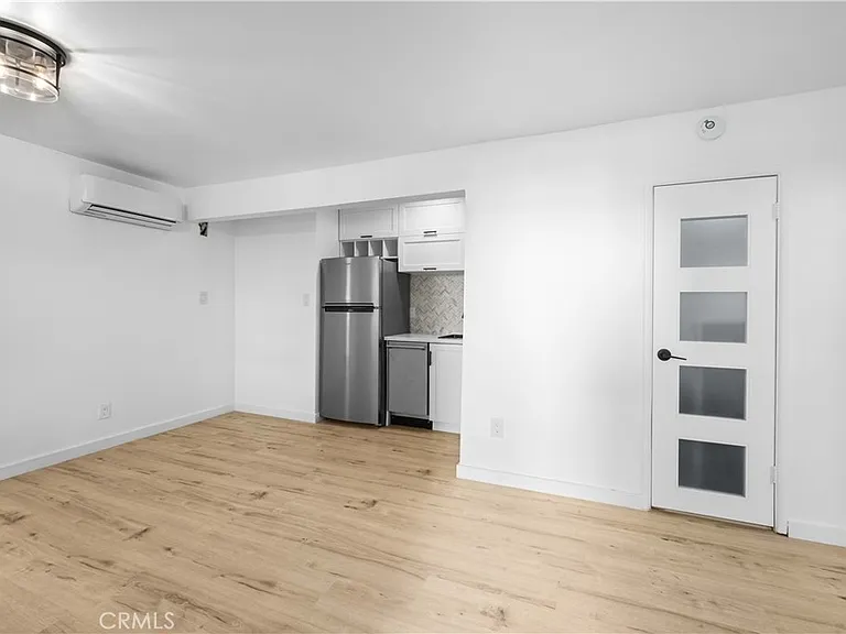 1303 N Beverly Glen Blvd — Photo 2