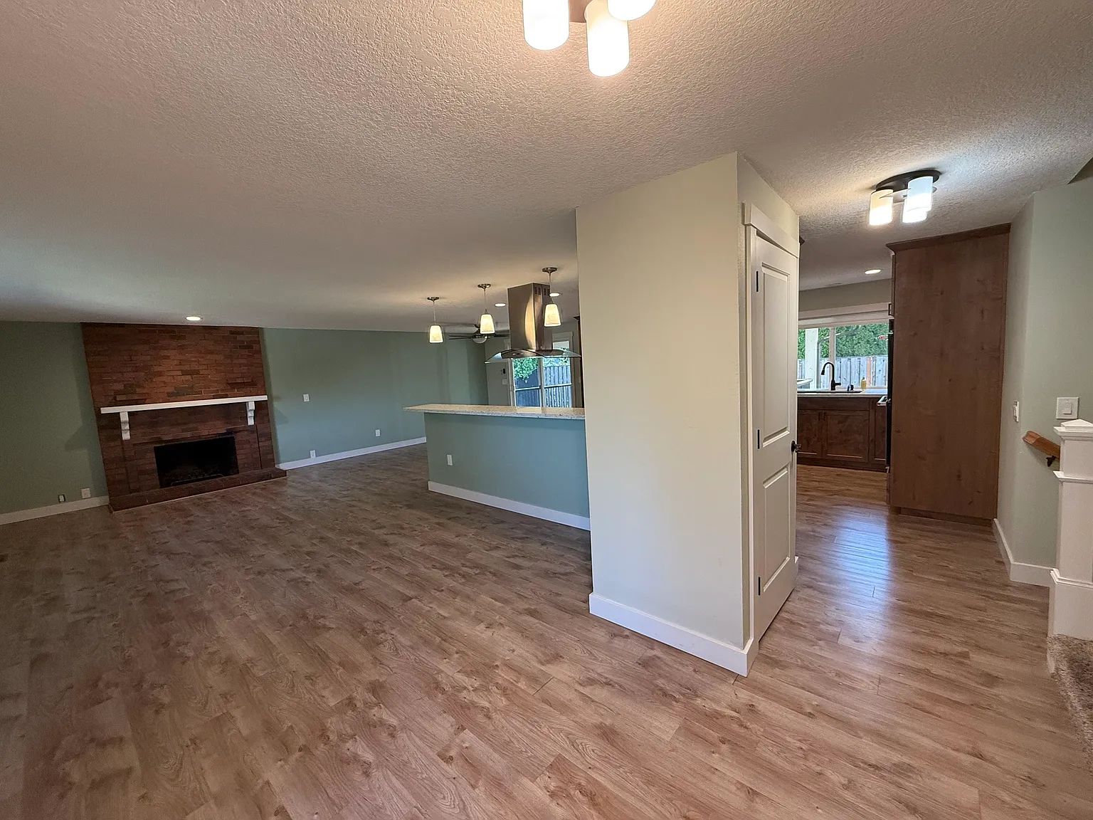 4 bed, 2194 sqft, $3,750 — Photo 4