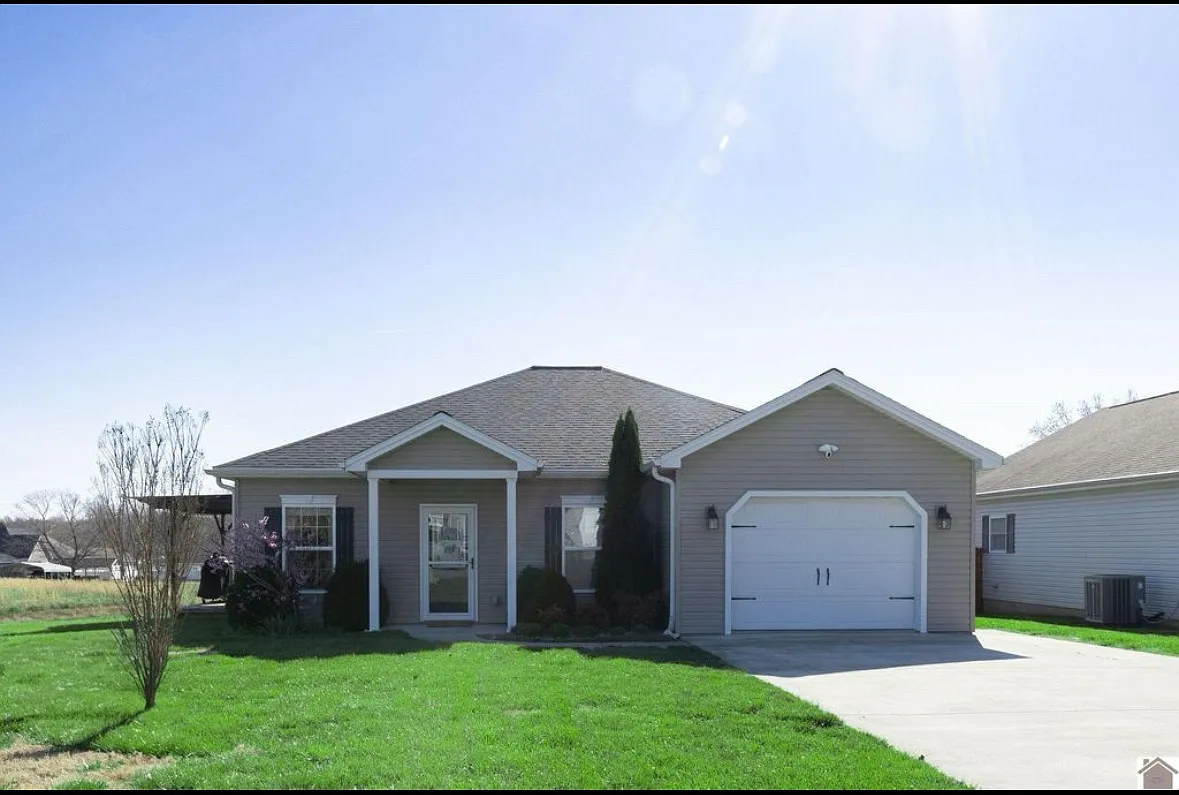 140 Keeneland Ct — Photo 1