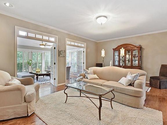 4th image of 2532 Oakwood Way SE