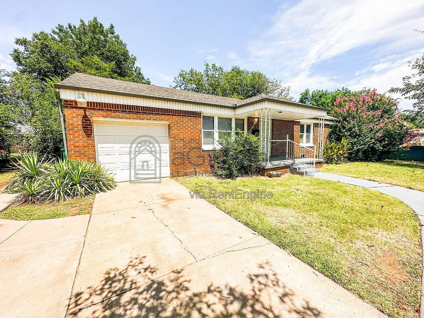 3 bed, 1.0 bath, 1350 sqft, $1,195 — Photo 2