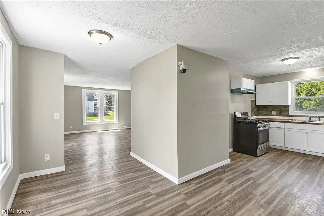 3 bed, 1450 sqft, $2,350 — Photo 2