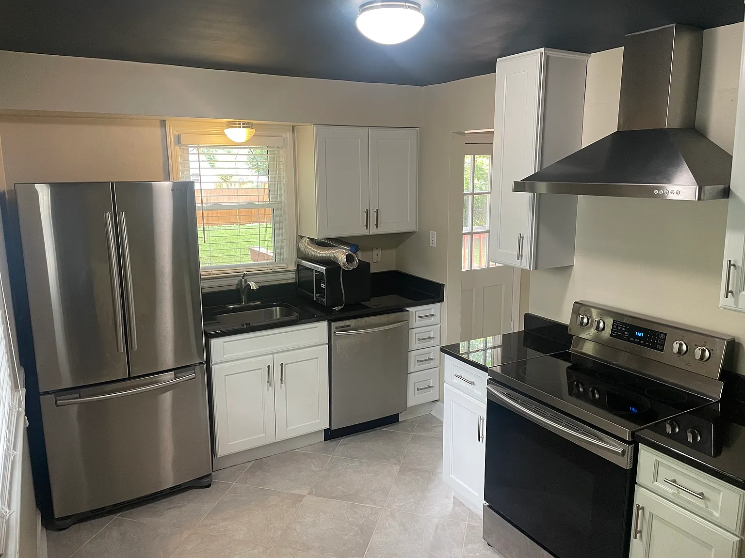 4 bed, 1254 sqft, $2,200 — Photo 4
