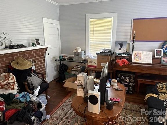 3rd image of 44731 Gold Branch Rd