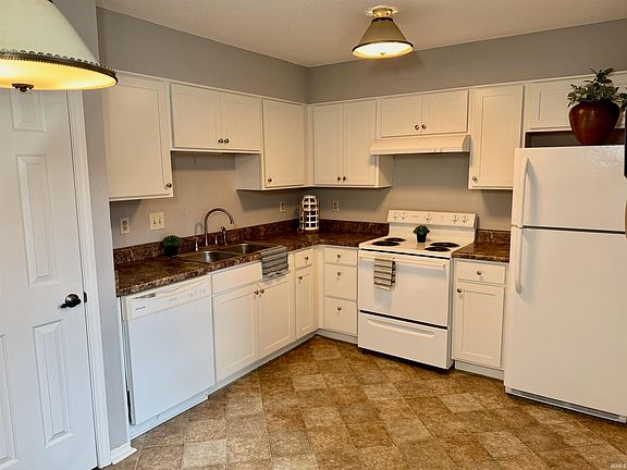 5th image of 910 Park Central Dr S APT B