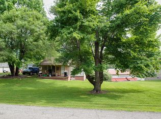 616 Carlock Ave, Harriman, TN 37748