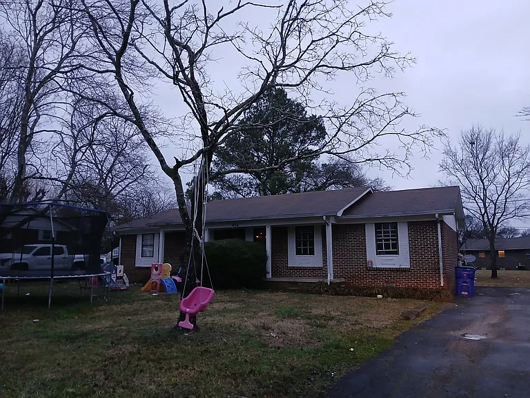 804 Haywood Dr NW — Photo 1