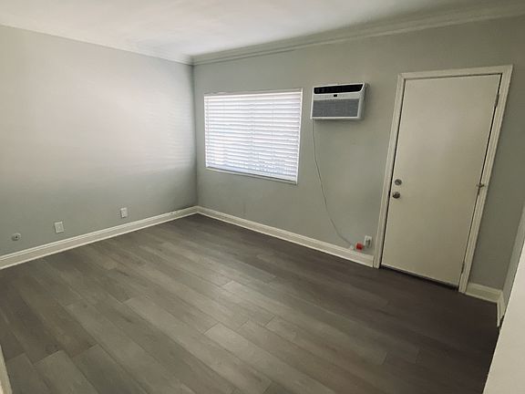 5th image of 18606 Burbank Blvd #18618