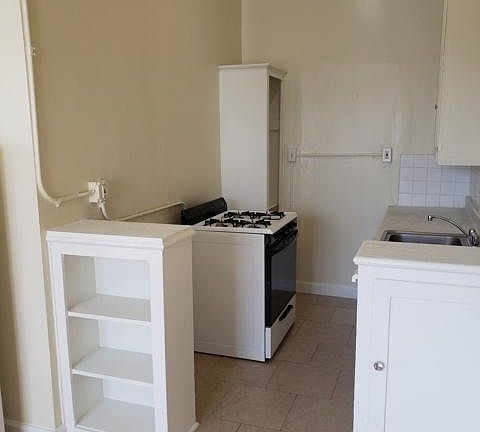 3rd image of 901 S Kingsley Dr APT 407