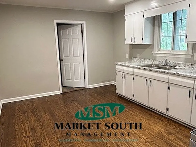 305 Forrest Ave — Photo 3