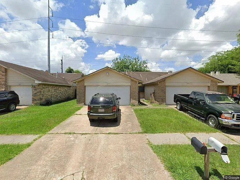 10143 Inwood Hollow Ln
