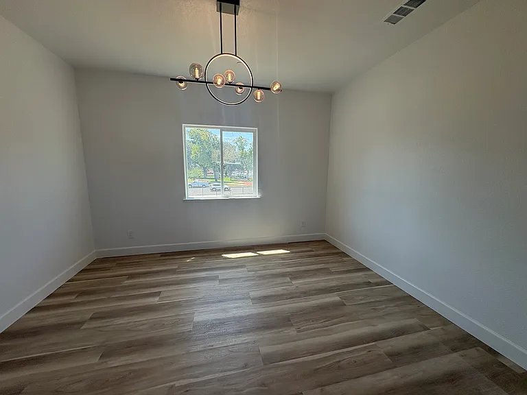 414 E Fremont St — Photo 7