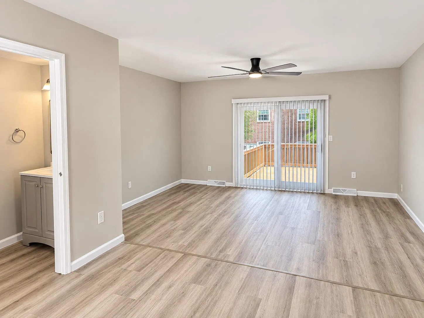 2 bed, 1.5 bath, 1150 sqft, $1,950 — Photo 4