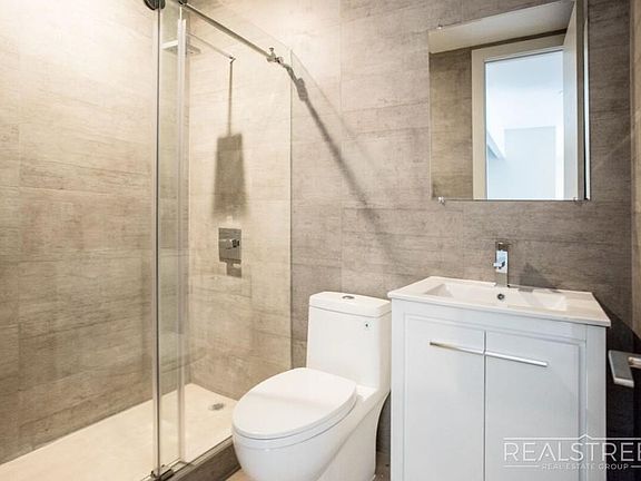 5th image of 358 Kosciuszko St APT 3A