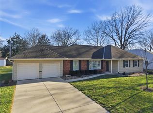 6909 W 98th Ter, Overland Park, KS 66212