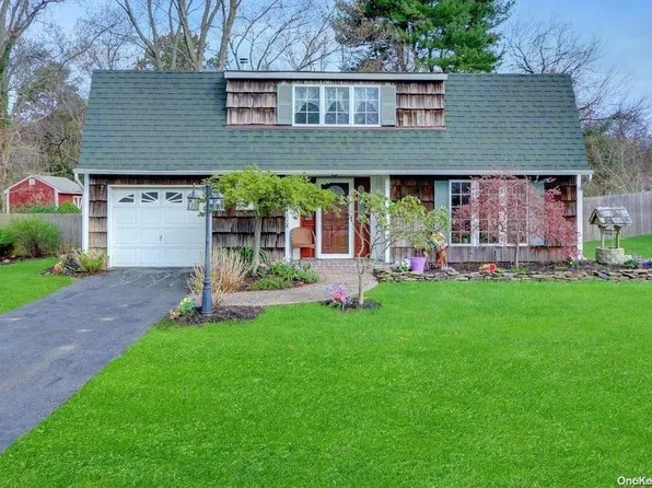 28 Baylor Drive, Farmingville, NY 11738