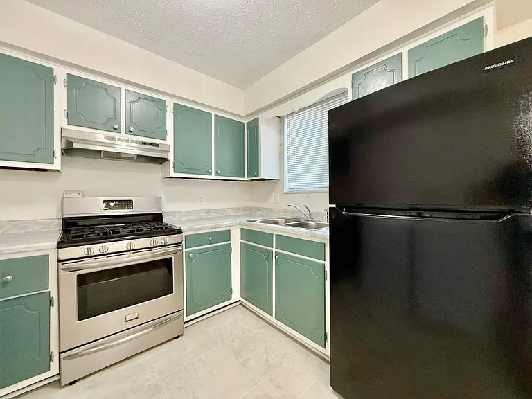 2608 N Avery St #29 — Photo 15