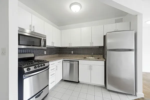 Rented by Hakimian Management | media 16