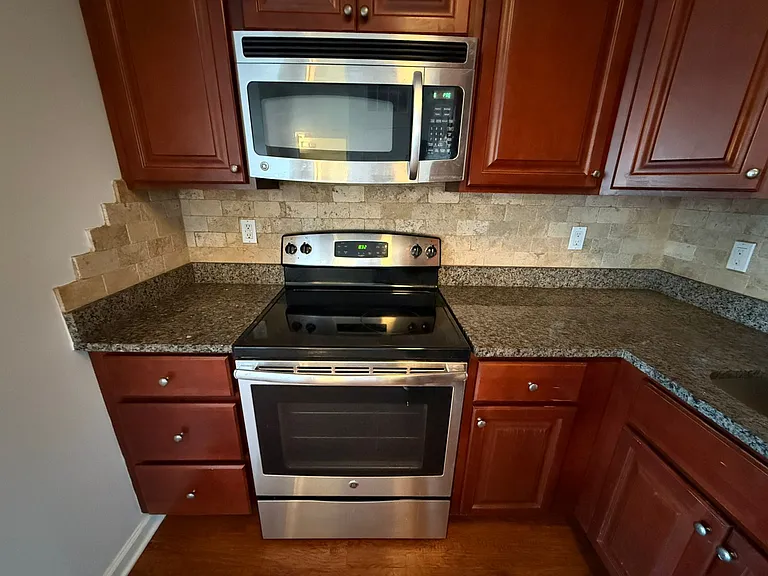 5609 Jefferson St #52E — Photo 2
