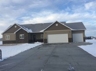 9440 S Coyote Ln, North Platte, NE 69101