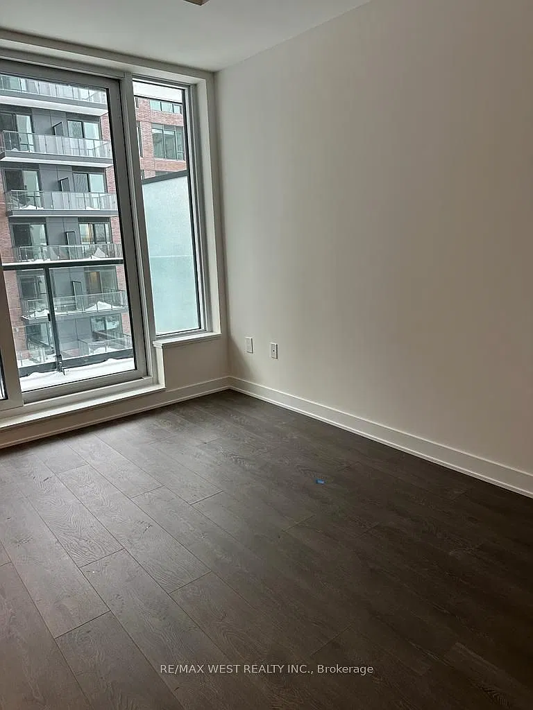Studio, $2,000 — Photo 3