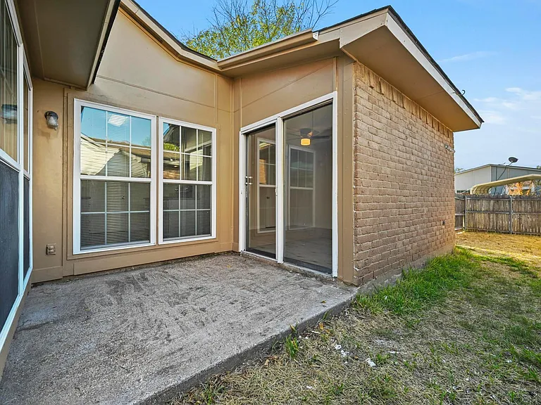 6005 Dooley Dr — Photo 19