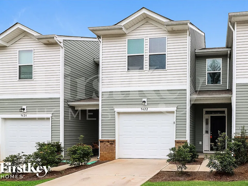 9422 Village View Ct NW