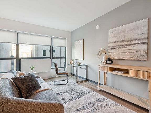 4th image of 1108 N Front St #206