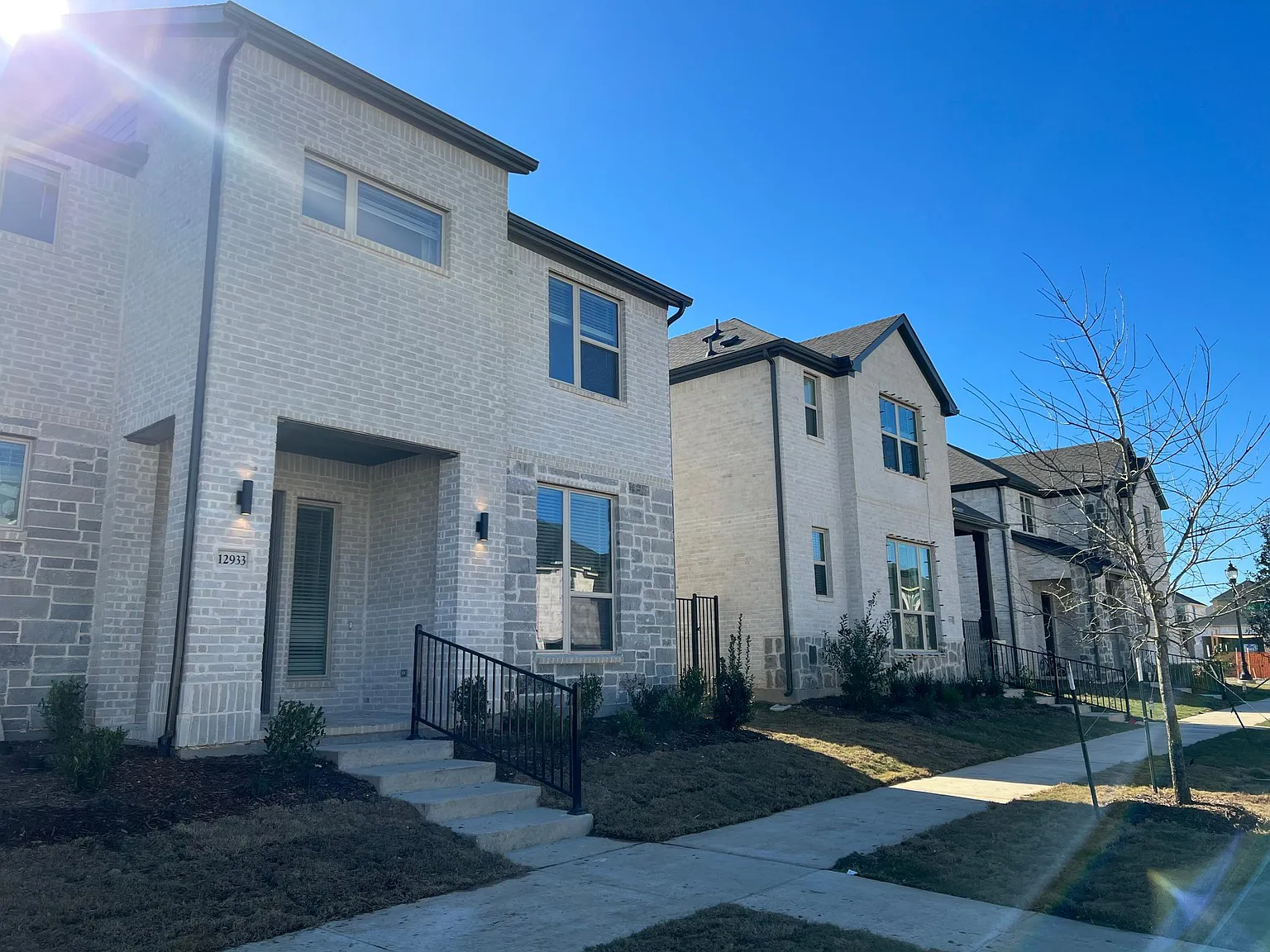 3 bed, 2.5 bath, 2713 sqft, $3,250 — Photo 2