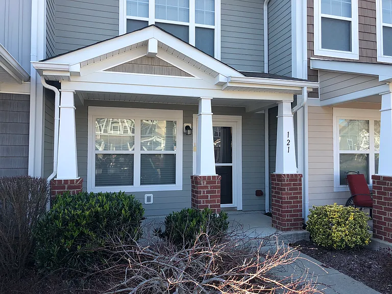 121 Shadow Creek Cv — Photo 1