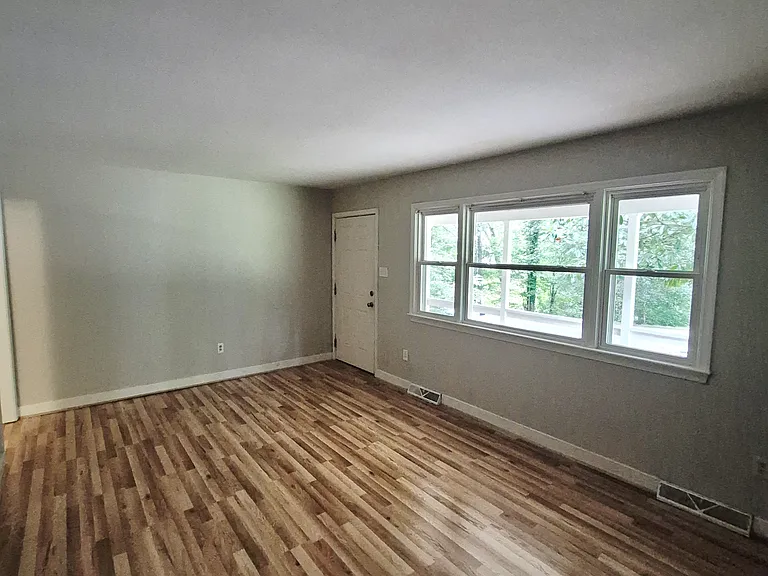 3041 Clintwood Rd — Photo 4