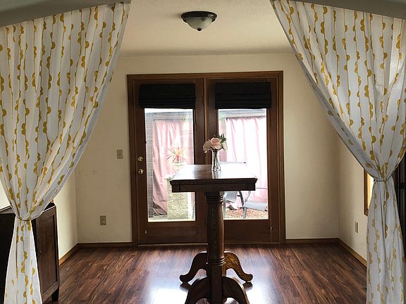 5th image of 1025 Ridgepoint St NE