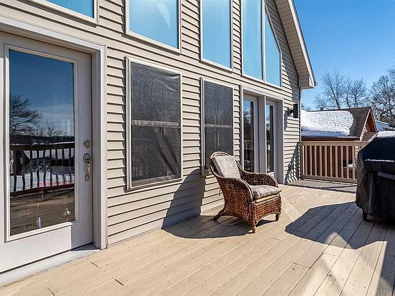 2nd image of 307 Candlewick Dr SE
