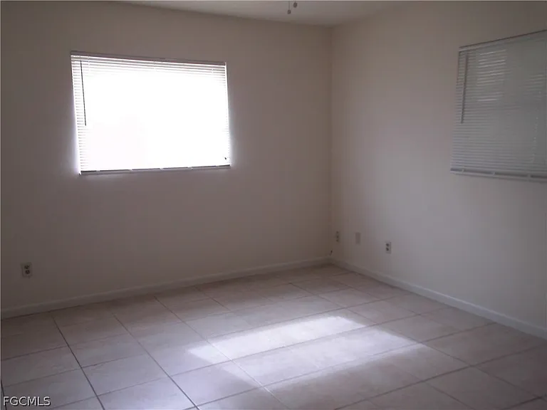 242 S Lake Dr — Photo 9