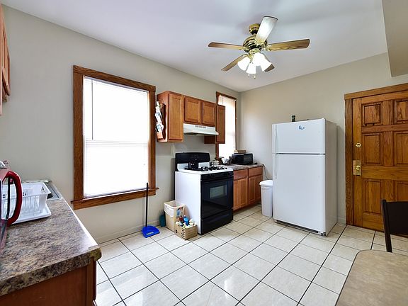4th image of 5540 W Cortland St