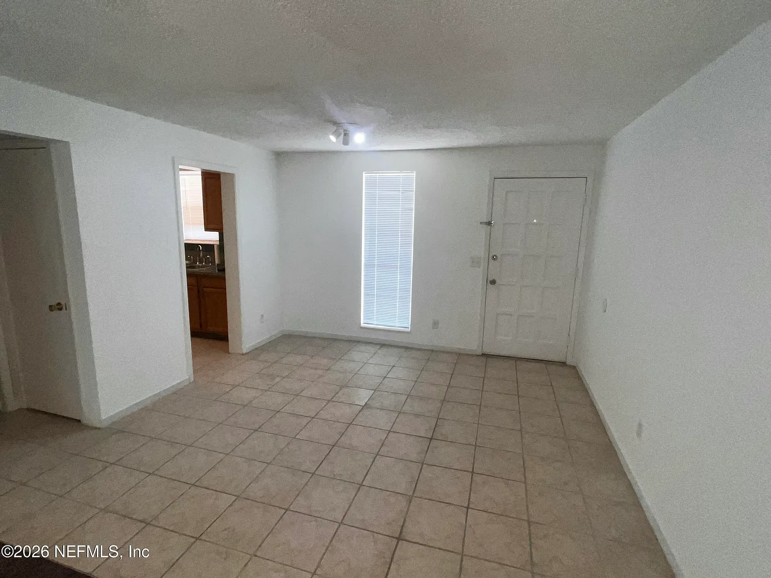 3 bed, 2.0 bath, 1180 sqft, $1,500 — Photo 3