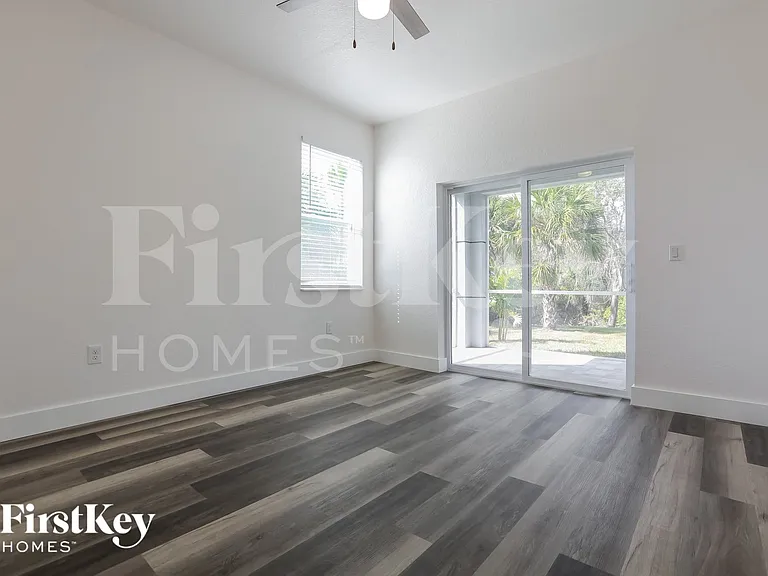 2698 Escambia Cir — Photo 10
