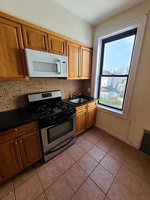 Rented by Bouklis Group | media 2