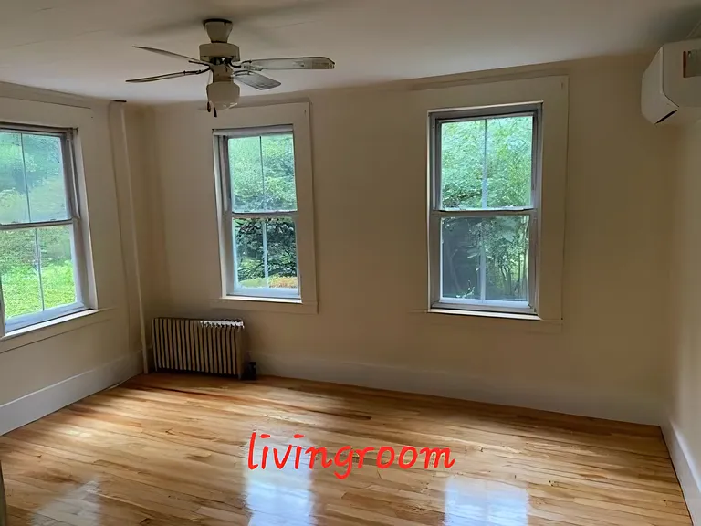 121 E Union St — Photo 4